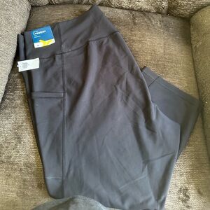 Old navy active NWT 3X mid rise crop leggings